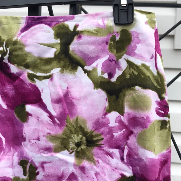 Floral skirt - Picture 2 of 3